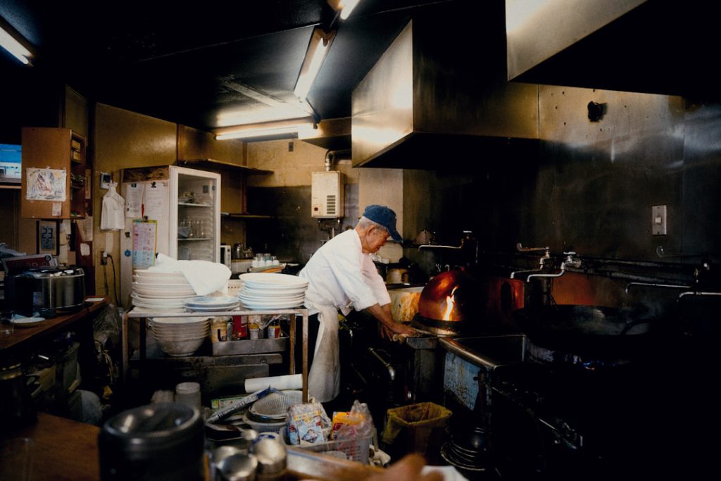 אלברט שימחוב מביא את המטבח הבוכארי לאור הזרקורים – ומרגש את חובבי הבישול